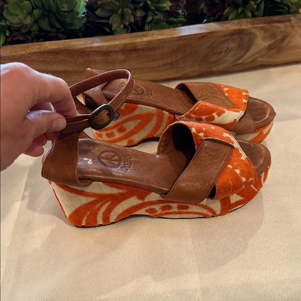Mere shoes Stylish Brown Orange‎ Platform Sandals sandal size 6 EUC